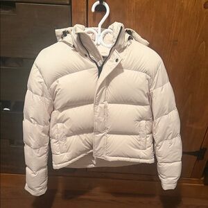 Aritzia cropped superpuff